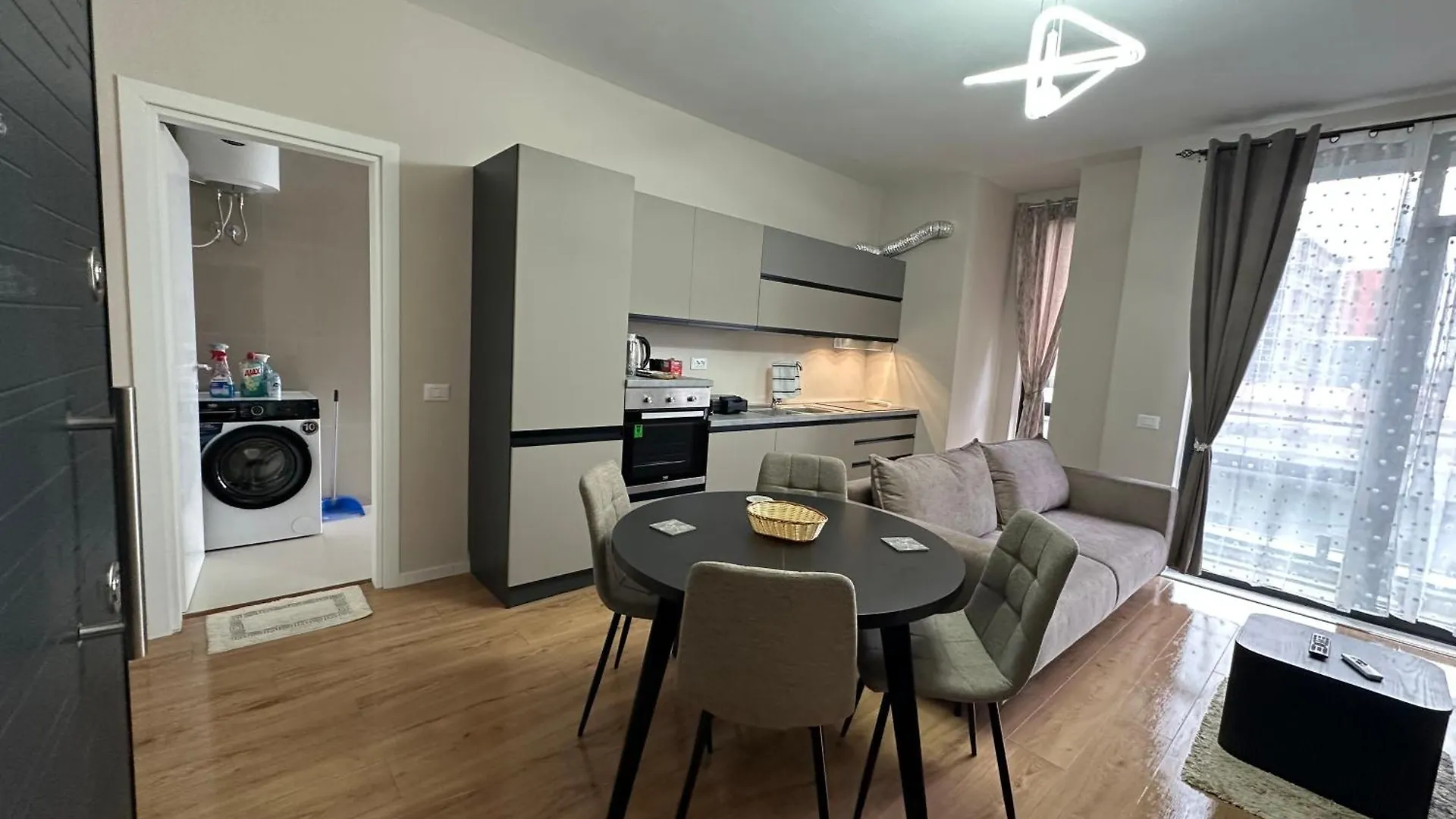 Sisi Apartment Tirana 0*,